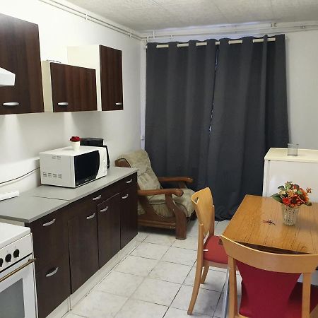 Appartement F1 Rez De Chausser Bg N°2 Bains-les-Bains Eksteriør billede