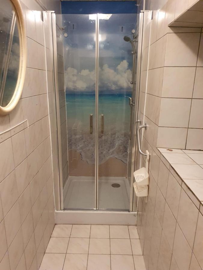 Appartement F1 Rez De Chausser Bg N°2 Bains-les-Bains Eksteriør billede