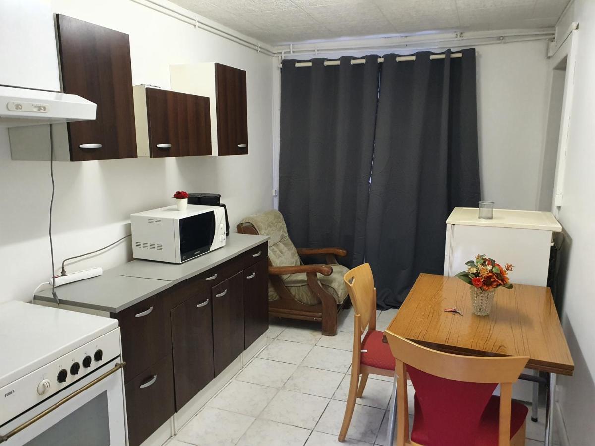 Appartement F1 Rez De Chausser Bg N°2 Bains-les-Bains Eksteriør billede