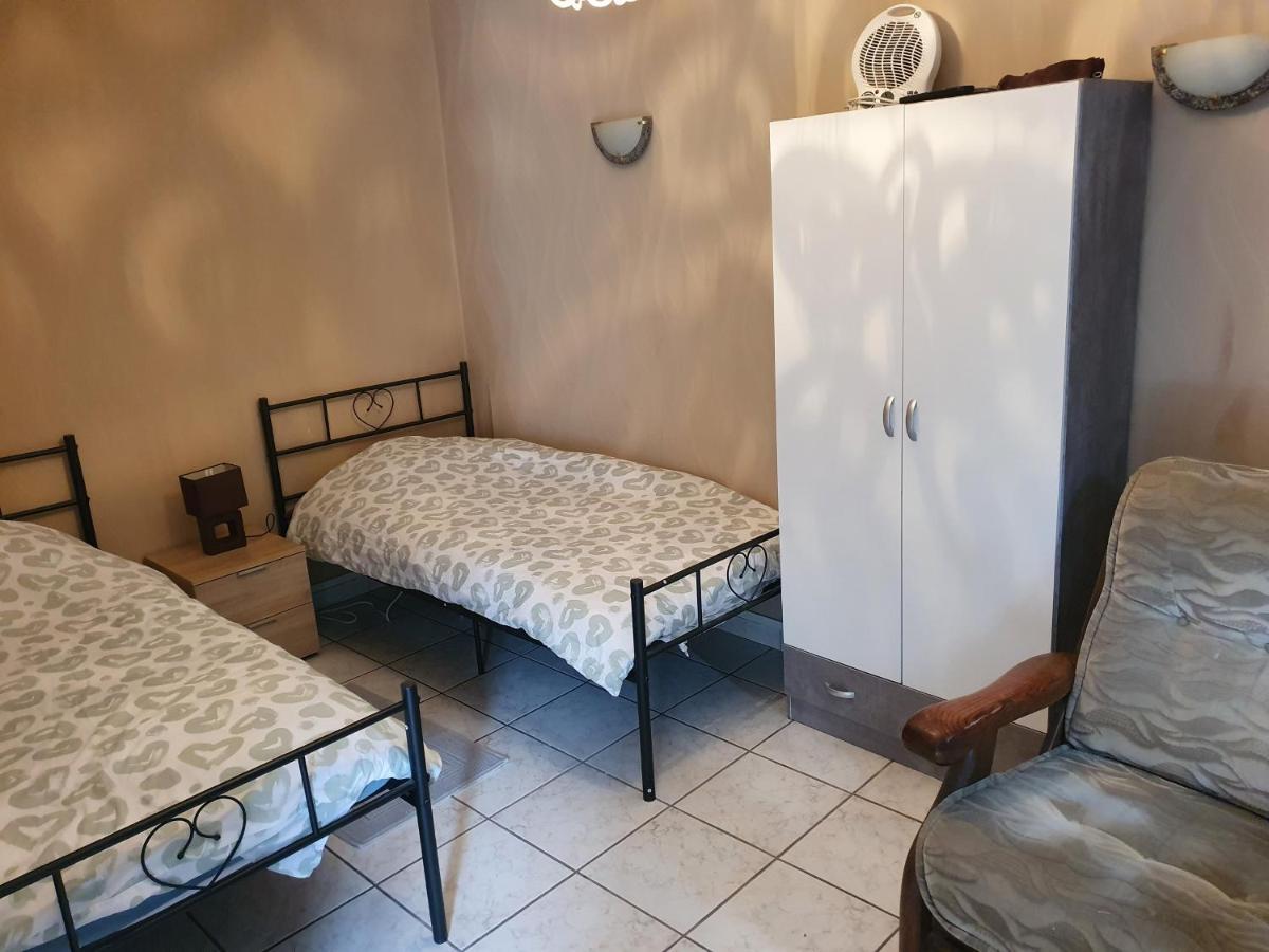 Appartement F1 Rez De Chausser Bg N°2 Bains-les-Bains Eksteriør billede