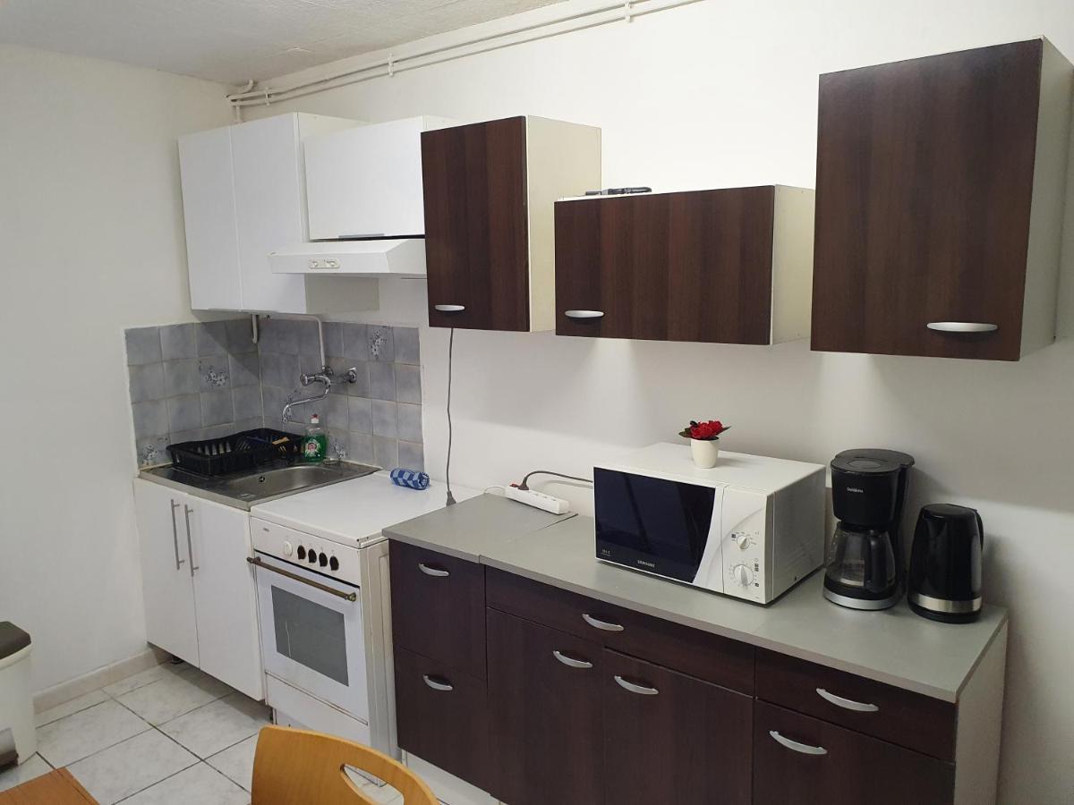 Appartement F1 Rez De Chausser Bg N°2 Bains-les-Bains Eksteriør billede