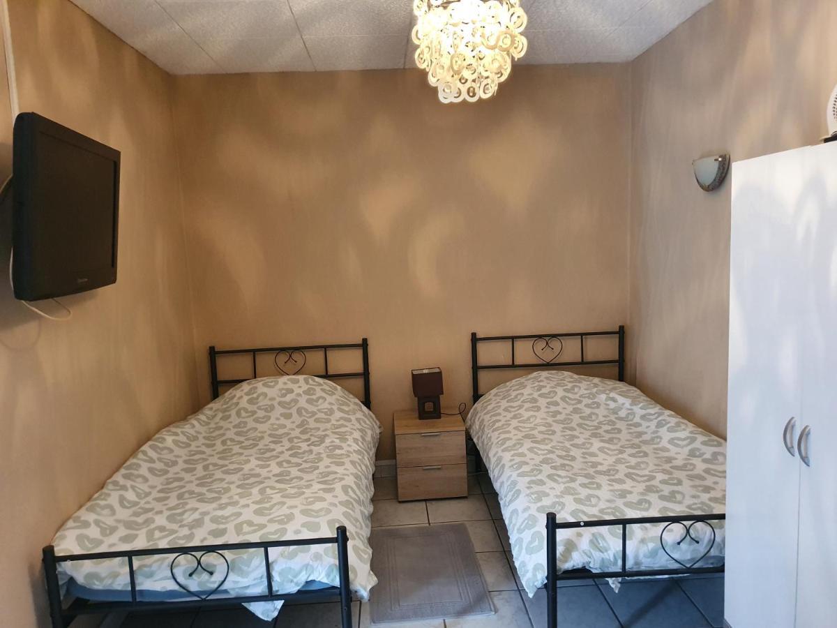 Appartement F1 Rez De Chausser Bg N°2 Bains-les-Bains Eksteriør billede
