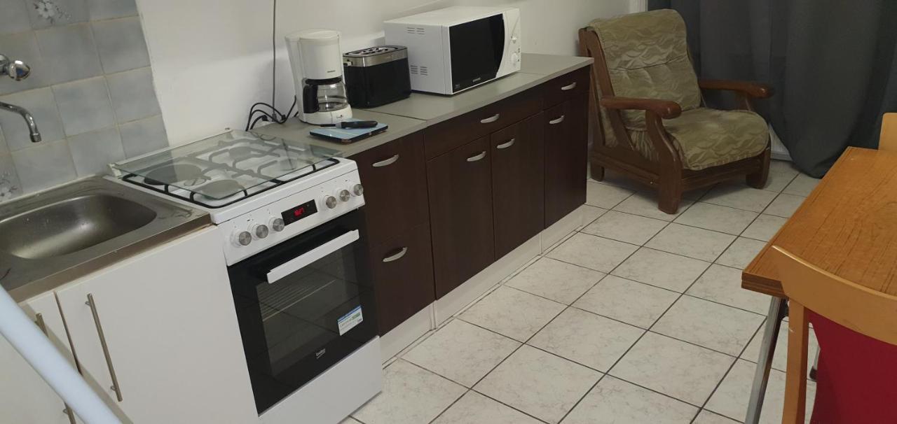Appartement F1 Rez De Chausser Bg N°2 Bains-les-Bains Eksteriør billede